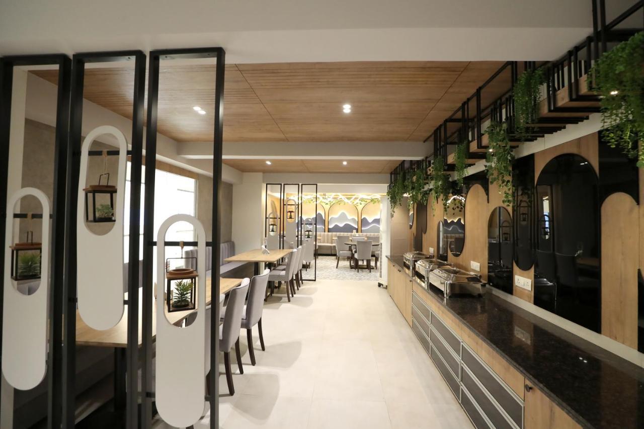 Hotel Privya Rooms And Banquet Surat Exterior photo